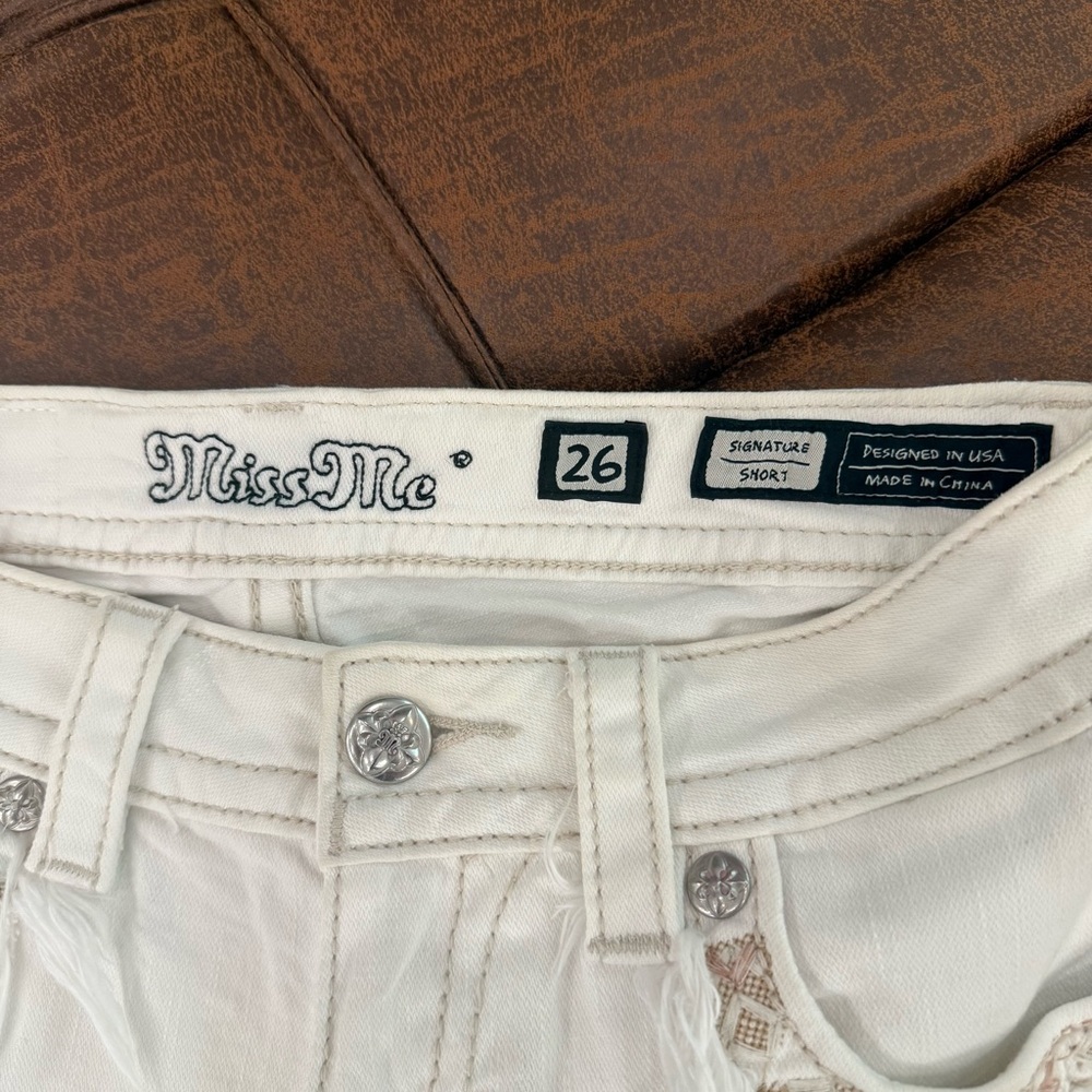 NWOT Miss Me Women's Ivory White Fringe Jean Shorts Size 26 - Picture 8 of 8